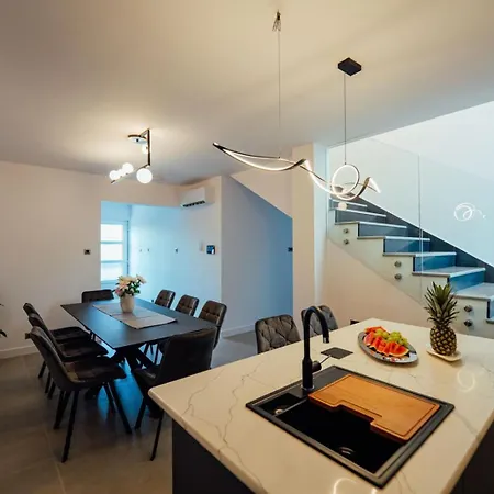 Seaphoria Luxury Modern * トロギール