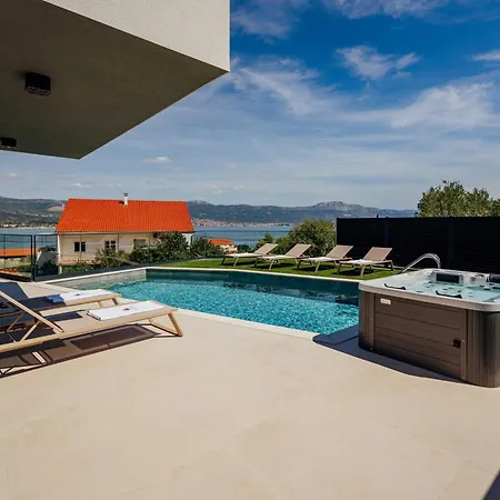 Villa Seaphoria Luxury Modern