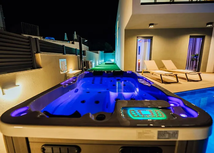 Seaphoria Luxury Modern Villa *